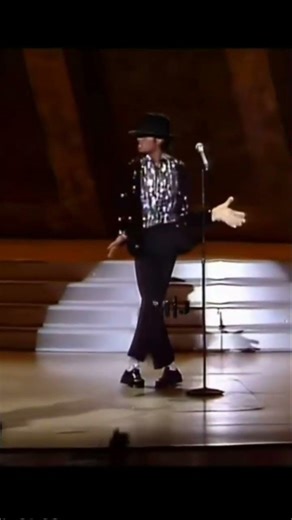 The Moment That Changed Music Forever: Michael Jackson’s First Moonwalk