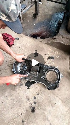 Paolo Angelo Palo on Instagram: "CVT CLEANING AEROX155 | CHANGE PULLEY SIDE OIL SEAL #yamaha #yamahaaerox155 #aerox155 #scooter #cvtcleaning #changepulleyoilseal"
