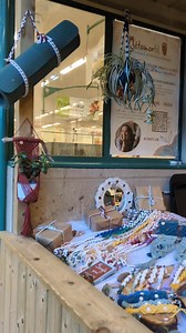 Le marché de l'Avent est lancé ! ✨ Bien installée dans les halles de Saint-Servan pour tout le weekend ! Retrouvez des créations colorées uniques en macramé à s'offrir ou mettre sous le sapin 🎄 Le marché de l'Avent est ouvert samedi et dimanche de 10h à 19h. | Métamorfil