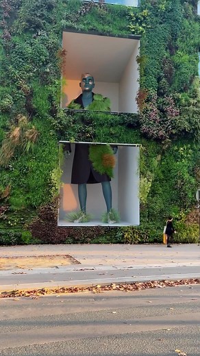 Exploring Bio Alien Life with ZLU in Virtual Paris