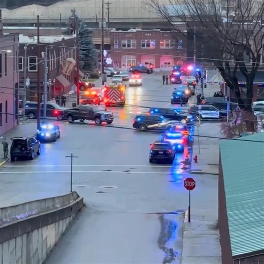 Law Enforcement From Idaho, Montana, and Washington Respond to Active Shooter at Shoshone County Sheriff’s Office WALLACE, Idaho — Law enforcement agencies from Idaho, Montana, and Washington responded this afternoon to a reported active shooter situation near the Shoshone County Sheriff’s Office in downtown Wallace. Authorities confirmed a large law enforcement presence as officers established a secure perimeter and worked to assess the situation. Multiple agencies responded to assist, includin
