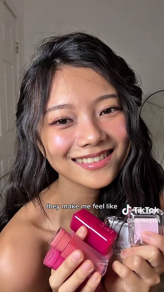 Trying Korean makeup brand - 2aN 🌷🤍 ….. I have been trying to collect more beauty products to add to my at home beauty store! I currently own a lot of American makeup products. But since I have been learning Korean makeup styles the past year, I really want to discover more Asian beauty brands 😊 ….. 🌷 Deets: @2aN Official Glaze Bouncing Tints - berry shower and nudy coco Cotton Blurring Stick - Ruddy Cherry and Cotton Fizz Pure Glass Highlighter - Twilight and Wave ❣️PSA: These products were