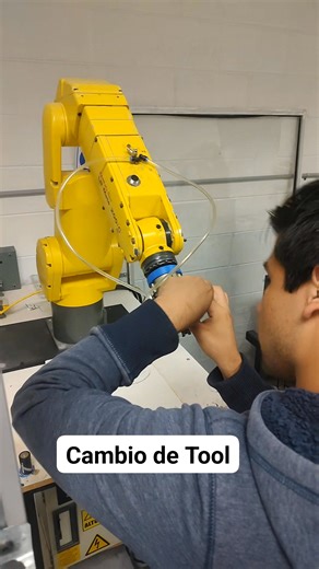 13 reactions | #AutomatizaciónIndustrial #HMI #Ingeniería #robot #PLC #robotica | Centro de Especializacion Industrial Centris | Facebook