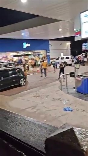*UPDATED* *Stanger, Durban , KZN📌 Reports indicate that the driver of the van allegedly became angry after being boxed in and prevented from leaving a filling station. This then led to an outrage........ Authorities are expected to investigate the matter further. https://whatsapp.com/channel/0029VbBopcg1XquRNHzj3l1i #WeekendSpecial #Viral | Suburban Control Centre