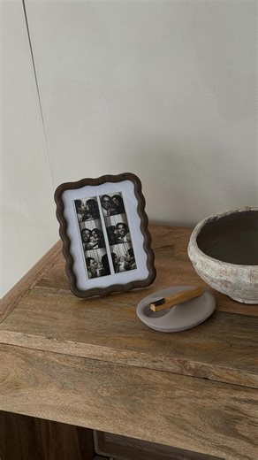 Isaura Quevedo F.O on Instagram: "Pareço prática e despachadona (e tento ser), mas não cedam à comparação tóxica das redes sociais. Isto acontece no máximo 2x por semana e é a única maneira que tenho de treinar durante a semana (porque não tenho grande rede de apoio para poder deixar o meu bebé e ir ao gym). E tudo isto porque ainda me sinto profundamente fora de forma e sem reconhecer o meu corpo. Ainda assim este bebé está a fazer-me viver das fases mais felizes da minha vida e tudo compensa &