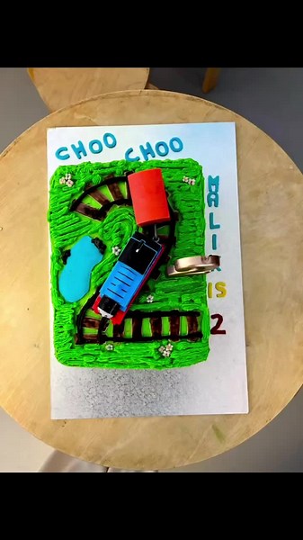 Thomas the tank engine birthday cake! #trainbirthdaycake #thomasthetankengine #birthdaycakeidea #secondbirthday