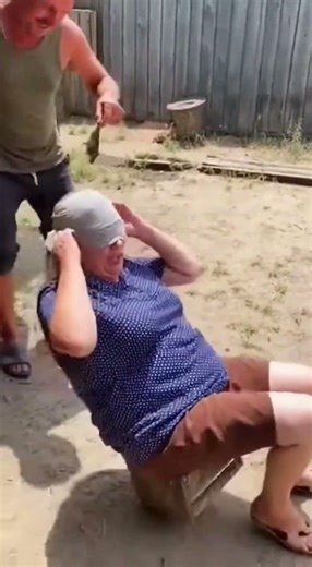 ЖЕСТКИЙ ПРАНК над женой: Живая крыса во рту! Она в ярости!