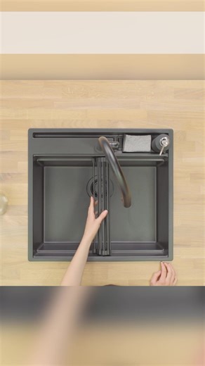 Zlewozmywak Oslo 60 Pocket Multilevel - praktyczny design w Twojej kuchni Model Oslo 60 Pocket Multilevel charakteryzuje się innowacyjną konstrukcją zapewniając najwyższy poziom funkcjonalności. Specjalnie zaprojektowany organizer w górnej części komory pomoże utrzymać porządek w obszarze Twojego zlewu. Duża komora o wymiarach 540 mm x 400 mm x 200 mm sprawi, że komfortowo umyjesz w nim dużą ilość naczyń i akcesoriów. Zlewozmywak można zainstalować w szafkach od 60, 80 cm i większych. | Primagra