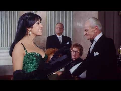 Scilla Gabel tanz in "Das große Glück"