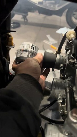 Check the synchronization with a synchroniser! #2-stroke #synchronisation #carburetor