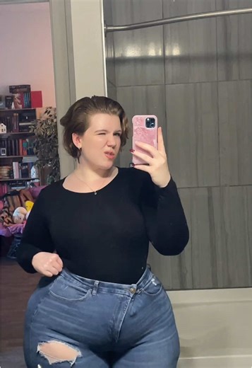 We kiss😳👀#plussize #plussizetiktok