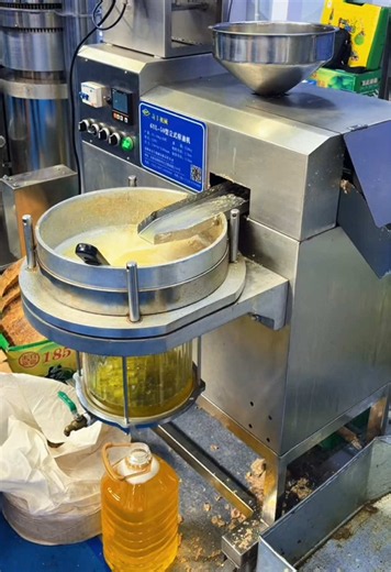 Screw oil press machine for cold extraction of peanut oil