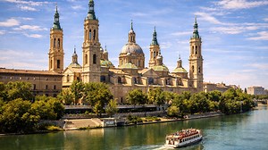 Hoe groot is de Basilica del Pilar echt?