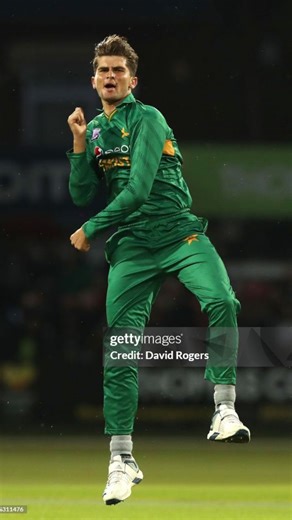 ‎𝙄ب𝙍𝘼𝙃𝙄𝙈‎ on Instagram: "Premium Fast Bowler 👻 2026年1月10日 台湾的教育体系一直以华语主导, 导致会讲台语的人口越来越少。随着第一家公立“台语实验小学”挂牌,外界都关注,这能否为老化的本土语言带来转机? 37岁的高雄人黄子维,从小在台语家庭环境长大,如今当了爸爸,他也积极为女儿营造台语环境,要求家中长辈一定要跟小孩讲台语。“还没有小孩之前,我们就决定要跟孩子讲台语。那时候的想法很单纯,想说我会的东西,让我的孩子多学一样也不错。”如今女儿幸飞已经6岁,能讲一口流利的台语,日常生活中去市场、餐厅,她都能和大人聊上几句。但真正的挑战在于学校,台湾的教育体制以华语主导,一般小孩上学后都不再讲母语。幸飞去年准备升读小学,就在黄子维为女儿苦恼之际,恰巧高雄出现了全台湾首家“台语实验小学”北岭国小,让学童能首度在体制内,用台语为主、华语为辅接受教育。该校是从传统学校转型过来,距离黄子维一家所住的桥头区并不近,但和太太讨论后,夫妻俩决定每天花来回各半小时以上车程,接送女儿去路竹区上下学,成为北 岭国小转型后的首批新生。#trendin