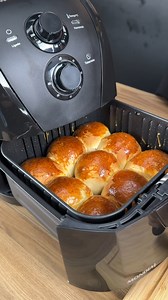 419K views · 2.4K reactions | Je ne savais pas qu'il était si facile de faire du pain dans une friteuse ! | Recettes faciles | Facebook