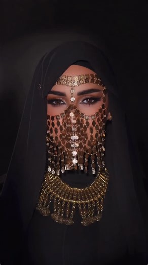 ‎Lᴇᴇɴ Aᴡᴀʀᴛᴀɴɪ ᯽ لين عورتاني‎ | ‎جوّي الميكاب العربي 😮‍💨 doing it the arab way makeup by @tealbybana @munaisleem_makeupartist shot by @lillian.photographer‎ | Instagram