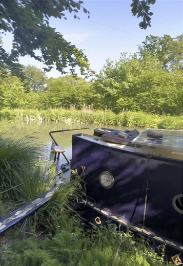 Nice chilled day finding the perfect bbq spot on my mates narrow boat @Chris lovely day for it! Amd had it all to ourselves. England can be decent sometimes 😅😝 #boatlife #fyp #for #nature #views #bbq #canal #UK #england #explore