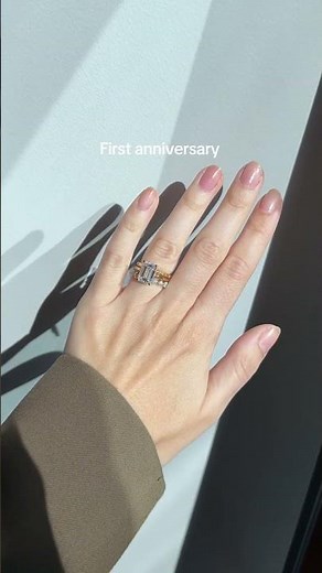 How to style an emerald engagement ring