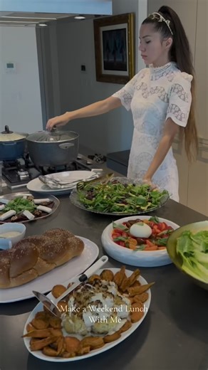 Make a Weekend Lunch With Me💓 👉On the menu: 🥩 Roasted beef in red wine and chestnut sauce 🍣 Tuna tataki 🥦 Roasted cauliflower with tahini 🍠 Baked sweet potatoes 🥗 Beet carpaccio with tofu 🧀 Burrata salad 🌿 Mixed greens with honey mustard and balsamic dressing A perfect mix of aromas, colors, and tastes for a cozy and elegant Friday 💫#makelunchwithme #healthyfood #healthylifestyle #lunch #cook #cookwithme #cookhealthy #weekend #fitness #naturapath | Rachel Beker