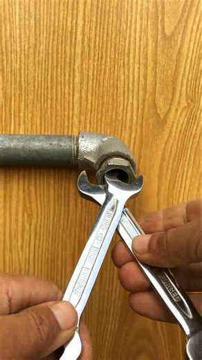 Smart Trick to Loosen Stuck Pipe Elbows Easily#skills 👍