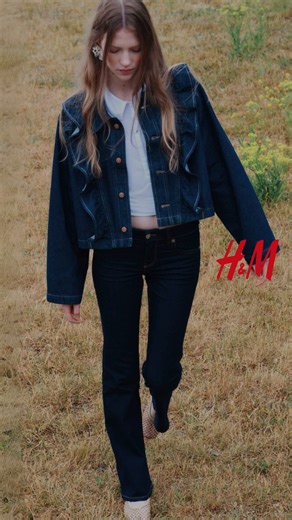 Your fall look, your way. Find the latest women’s collection starting from Rp199,900. Available in-stores & on https://hm.info/6184AuAby | H&M