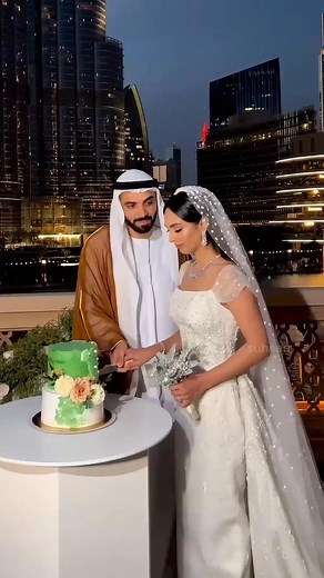 230K views · 5.5K reactions | In Dubai, wedding gifts are not just special — they’re pure GOLD! Discover the lavish tradition that makes Dubai weddings truly unforgettable. Watch till the end to believe it! #Dubai​ #DubaiWeddings​ #GoldGifts​ #LuxuryLife​ #WeddingTraditions​ #DubaiLifestyle​ #ViralShorts​ #Gold​ #LuxuryWeddings​ #CultureShock | DUBAI VLOG JOBS | Facebook