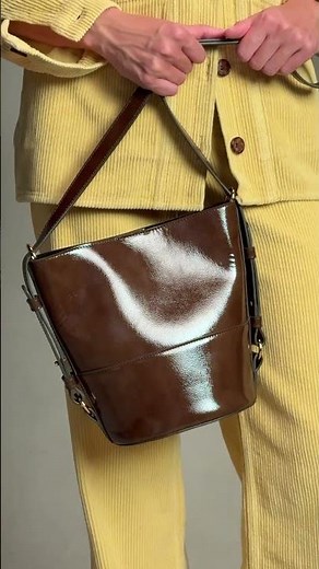 All about the bag. #sezane #parisstyle #ootd #fashion #outfitinspo #style #handbags #accessories