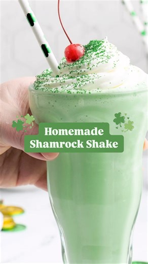Cool, creamy, minty…and just 4 simple ingredients!! Make your own Shamrock Shake at home! Ingredients: 3 cups vanilla ice cream 1 cup milk 1/4 teaspoon mint extract (not peppermint) 5-10 drops green food coloring (can use plant based) #shamrockshake #stpatricksday #greenrecipes | The Soccer Mom Blog - Positive Inspiration for Moms