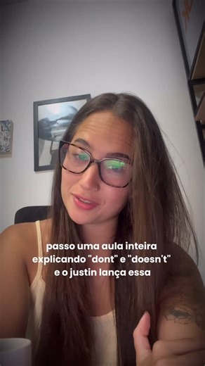 O grupo DK 🔥 on Instagram: "Pela gramática tradicional, o correto seria: My mama doesn’t like you. Doesn’t é usado com he / she / it. Don’t é usado com I / you / we / they. Então por que, na música, aparece don’t? Porque no inglês real, principalmente em músicas e na fala informal, o don’t pode ser usado de forma proposital, seja por ritmo, identidade cultural ou estilo de linguagem. Isso não significa que a regra não exista. Significa que o idioma vai além dela. Aprender inglês de verdade é sa