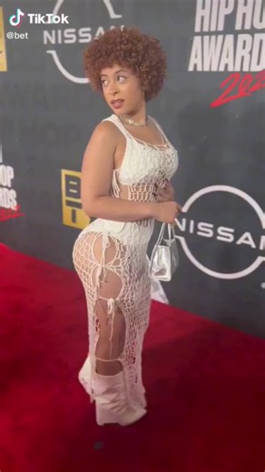 We Feelin’ Ice Spice On The #redcarpet #shorts #hiphopawards22 #hiphopawards