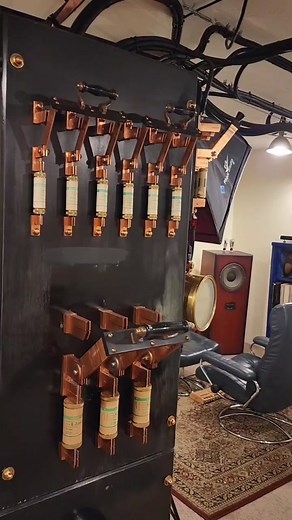 Knife Switches: Quick Pull Techniques to Prevent Arcing