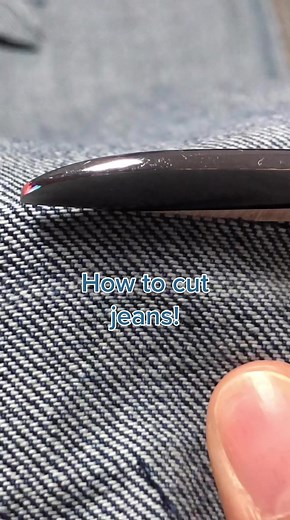 DIY: How to Rip Jeans with Scissors Tutorial