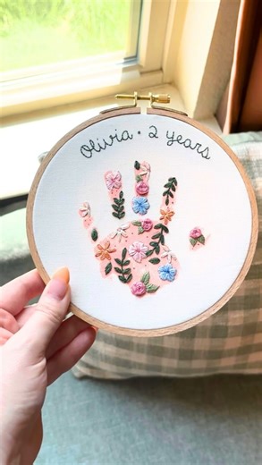Stitchin With Samantha on Instagram: "All week long leading up to New Years, I’ll be sharing your favorite reels of 2025 - Thank you for an absolutely incredible year!! ✨🪡 — Sharing in case someone else just loves this idea because I thought it was so sweet.🥲🤍 Hand print craft keepsake to capture these tiny hands forever!! My daughter loves doing these with me! My stick & stitch patterns, pdf tutorial, and supplies for this craft are all linked in my bio under Handprint Links.🥹 Let me know i