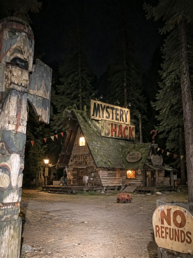 POV: You finally went back to Gravity Falls. I finally found the Mystery Shack… just like I remember it. Somewhere between childhood and now, I lost this place. It still feels like home. DISCLAIMER: Visuals created and edited using AI tools purely by me. #tiktokgrowthchallenge #nostalgia #gravityfalls #mysteryshack #disney