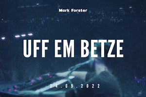 Liebe Leute, ich mags kaum sagen … aber ein fast ausverkauftes Stadionkonzert im Juni scheint noch nicht machbar zu sein und deswegen müssen wir den Termin in Kaiserslautern verlegen. Umso mehr freu ich mich, dass wir direkt einen Nachholtermin im Herbst dieses Jahres gefunden haben: Am 24.09.22 feiern wir endlich gemeinsam auf dem Betze! Mein Traum geht in Erfüllung!!!! Ich kanns kaum erwarten mit euch einen unvergesslichen Abend zu verbringen, sobald es wieder sicher ist. Bei Eventim.de gibt e