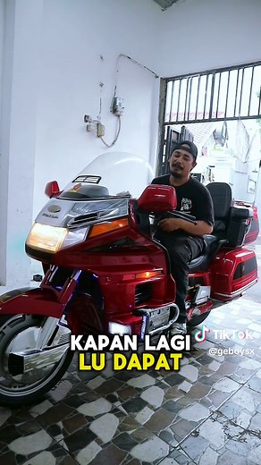 Cinematic Video: Honda Goldwing 1500cc Performance