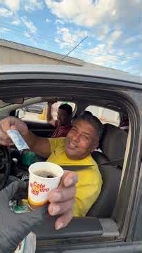 Vendendo café no semáforo no dia das crianças e presenteando meus clientes #empreendedorismo
