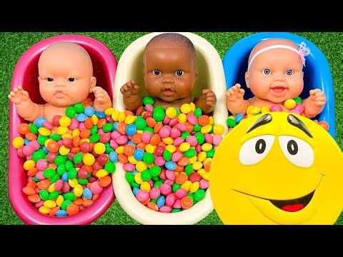 3 littal baby nad Rainbow BathTubs Candy with MMS Magic Slime cute baby Cutting_Video