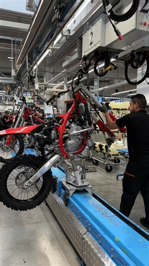 GASGAS on Instagram: "The birth of an EC 300… 💨 Watch as our do-it-all 2-stroke enduro beast comes to life! 🌶️ #GASGAS #GetOnTheGas #Enduro #2Stroke #EC300"