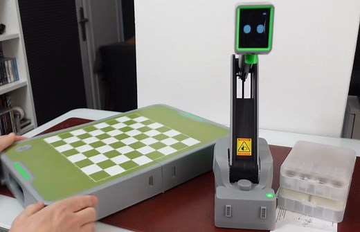 Cynus Chess Robot: A Chess Board With A Robotic Arm