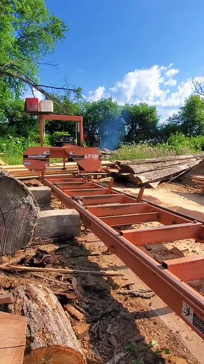 Milling 2x8s out of this hickory log for trailer decking. #ermersawmill #sawmillbusiness #woodmizer #sawmill #sawmilling #woodbusiness #lumber #wood