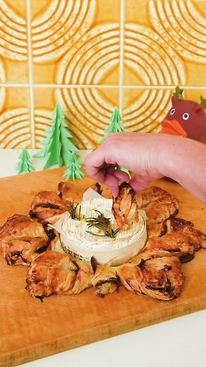 Camembert snowflake fight anyone? Full recipe many more in Twisted: A Cookbook (link in bio) #ChristmasBaking #camembert #cheese #Baking