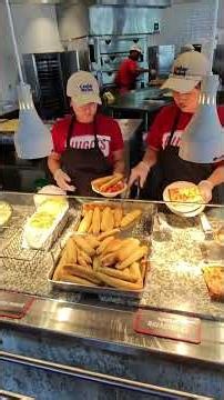 Best Pizza at Cedar Point? 🍕 | Hugo's Italian Kitchen Deep Dish & Breadsticks!