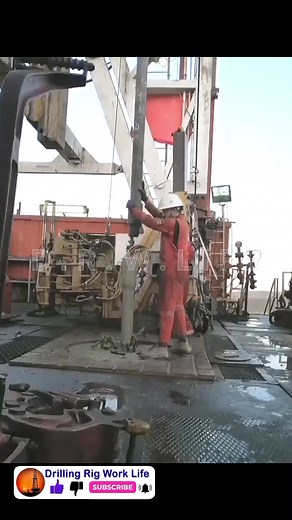 Tripping in #derrick #drilling #ad #driller #operation #rig | Drilling Rig Work Life