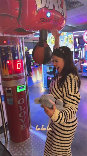 صور حبيبين مضحكة ومسجل صوت صغير