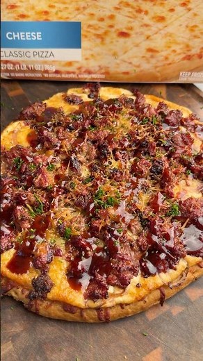 Bbq brisket pizza @H‪@HomeRunInnVideo‬