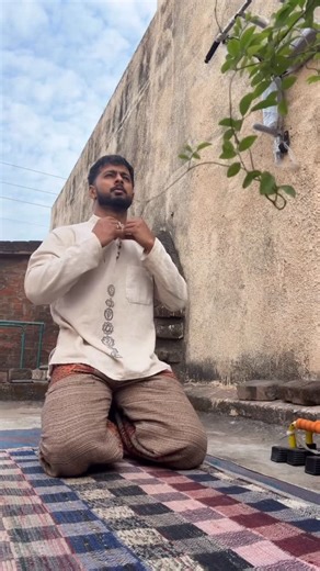 kooshagra p gurao on Instagram: "“Where consciousness meets aesthetics” ~ 🪬 . Consciousness is more important than any form or result. Without awareness, movement is just repetition. When the mind is present, everything aligns naturally.✨ Aesthetics, strength, and balance become by-products. No instruction, no pressure — just a reminder. Consciousness comes before everything.🧿 . #indianfitness #calisthenics #bodyweighttraining #sessions #explorepage✨"