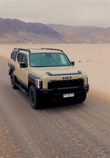 El norte de Chile es un espectáculo que se disfruta mejor a bordo de Kia Tasman. Etiqueta a esa persona con la que te gustaría recorrer este paisaje. 🇨🇱 Mira el episodio final en https://www.kia.com/ec/tasman-stories.html y en nuestro canal de Youtube ⏯️ *Equipamiento sujeto a versión y país. Accesorios se venden por separado y según disponibilidad. #Kia #KiaTasman #KiaTasmanStories #MovementThatInspires