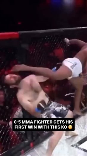 Uncrowned on Instagram: "He came in with all the confidence 👏 @mmathehaitianhurricane (via @extremecagefighting)"