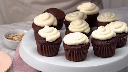 How to Make Almond Frosting